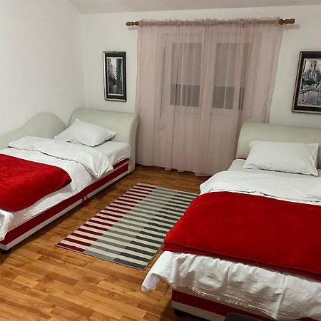 Apartmani Breze ポドゴリツァ エクステリア 写真