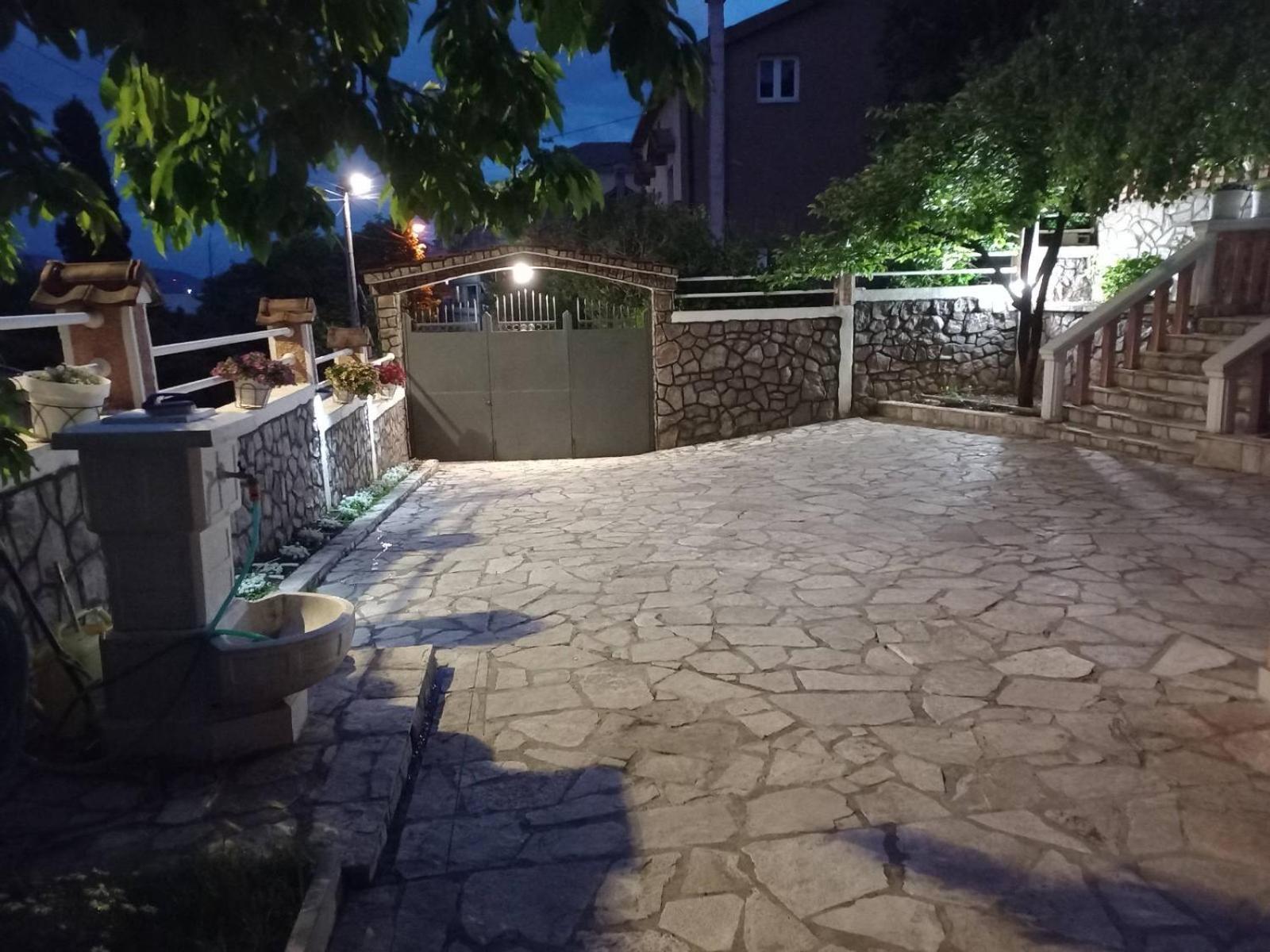Apartmani Breze ポドゴリツァ エクステリア 写真