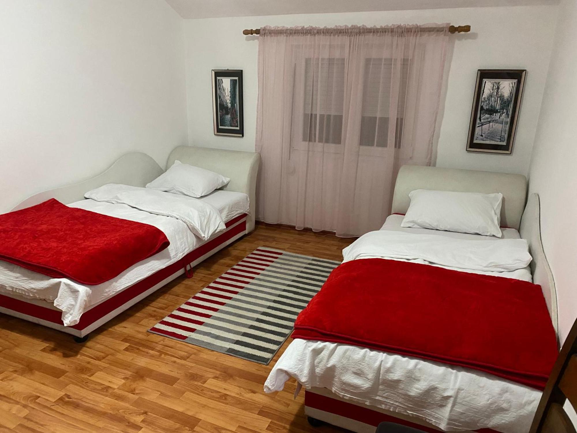 Apartmani Breze ポドゴリツァ エクステリア 写真